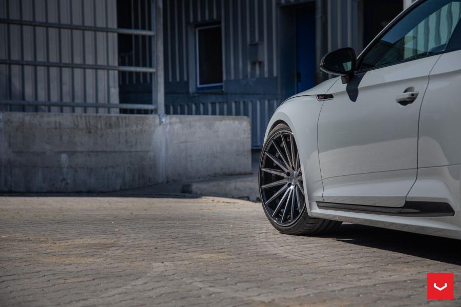 Детали экстерьера Audi RS5 Coupe on Vossen Wheels (VFS-2) 2019 года  (фото 9 из 33)
